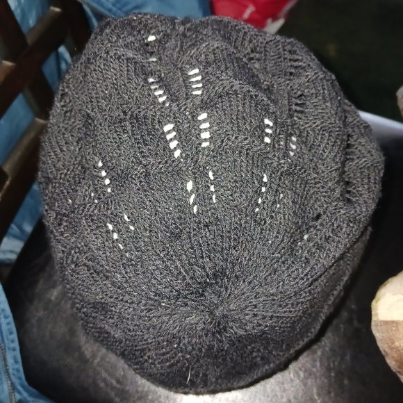 Knit Stretchy Black Beret - Picture 2 of 4